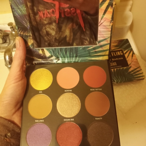 Eyeshadow pallet - Picture 1 of 6